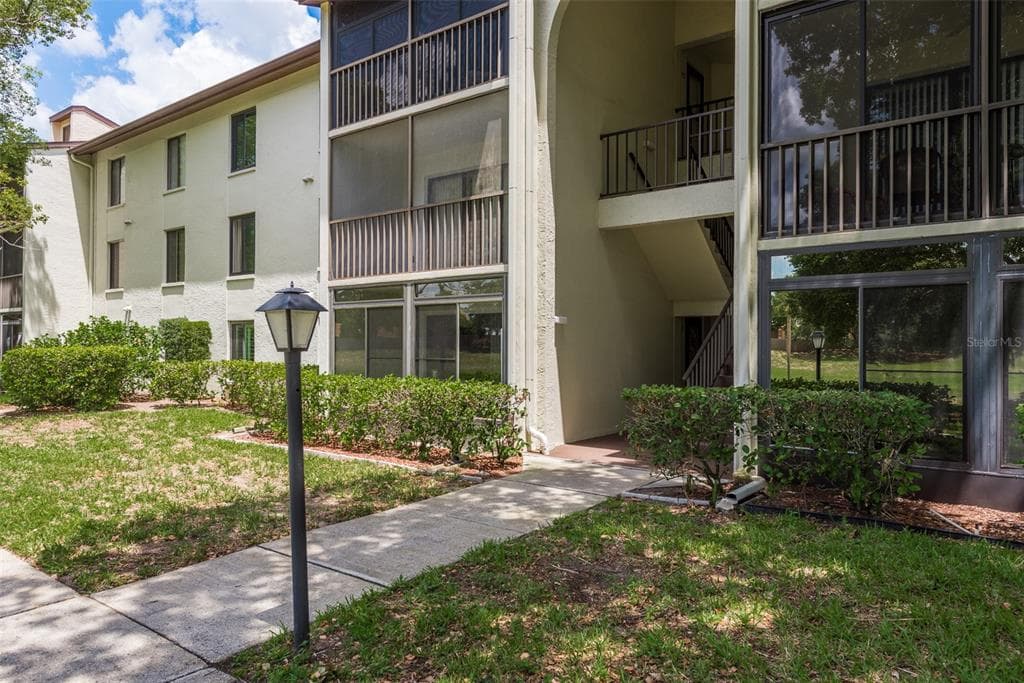 1871 PINE RIDGE WAY W UNIT C1 PALM HARBOR, FL 34684