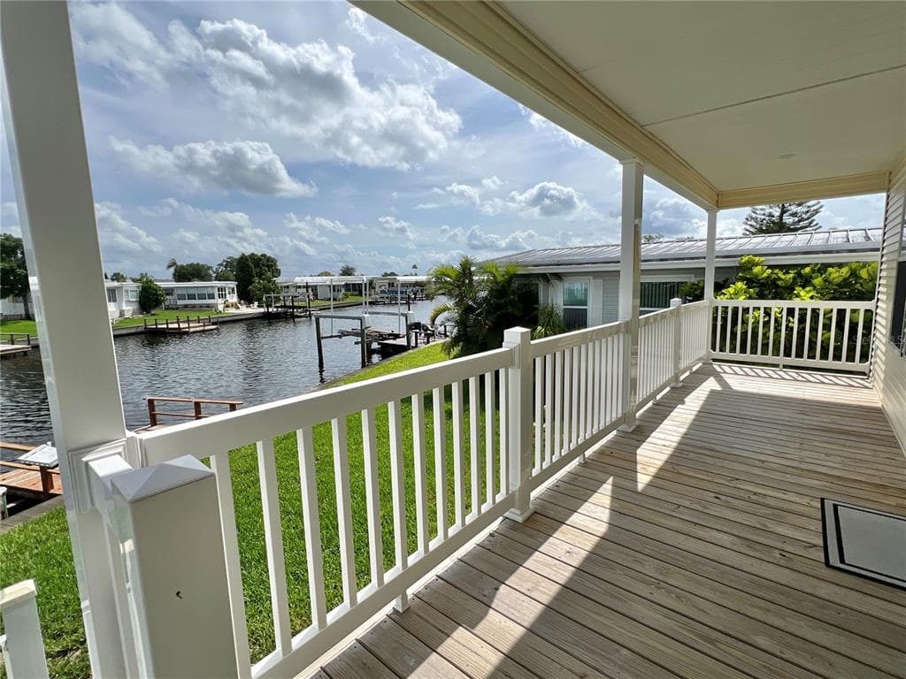 361 MOUNT ISLE AVENUE NE UNIT 402 ST PETERSBURG, FL 33702