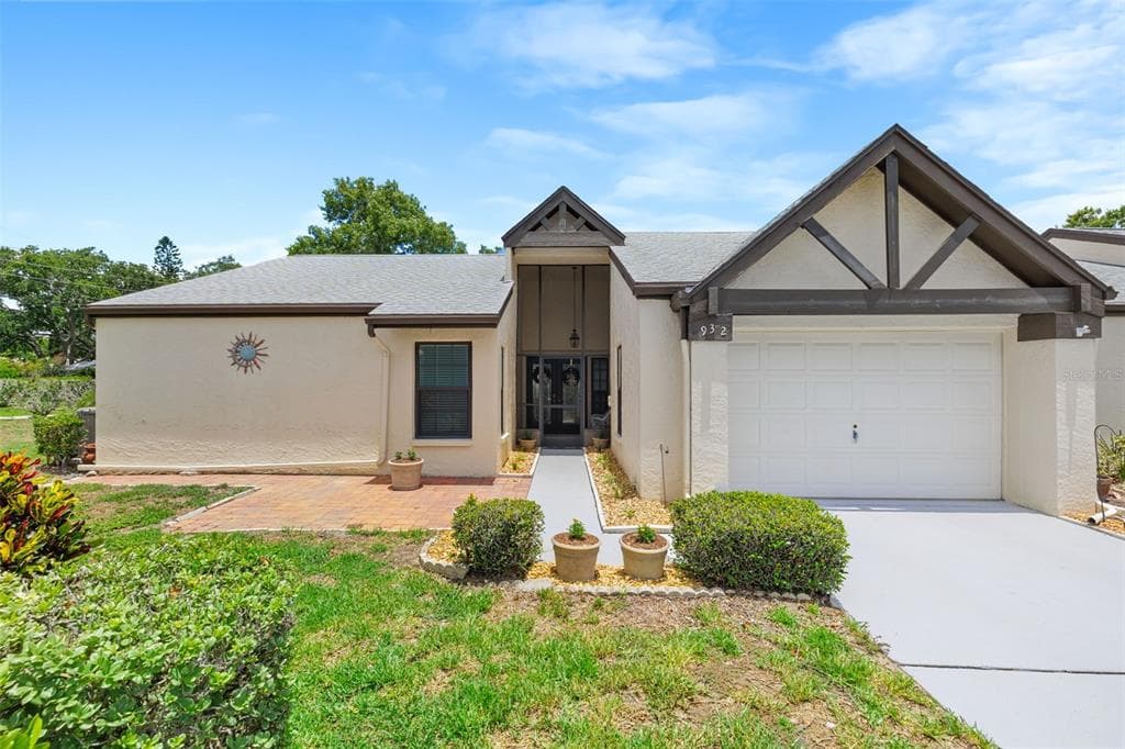 932 ROSEWOOD LANE PALM HARBOR, FL 34684