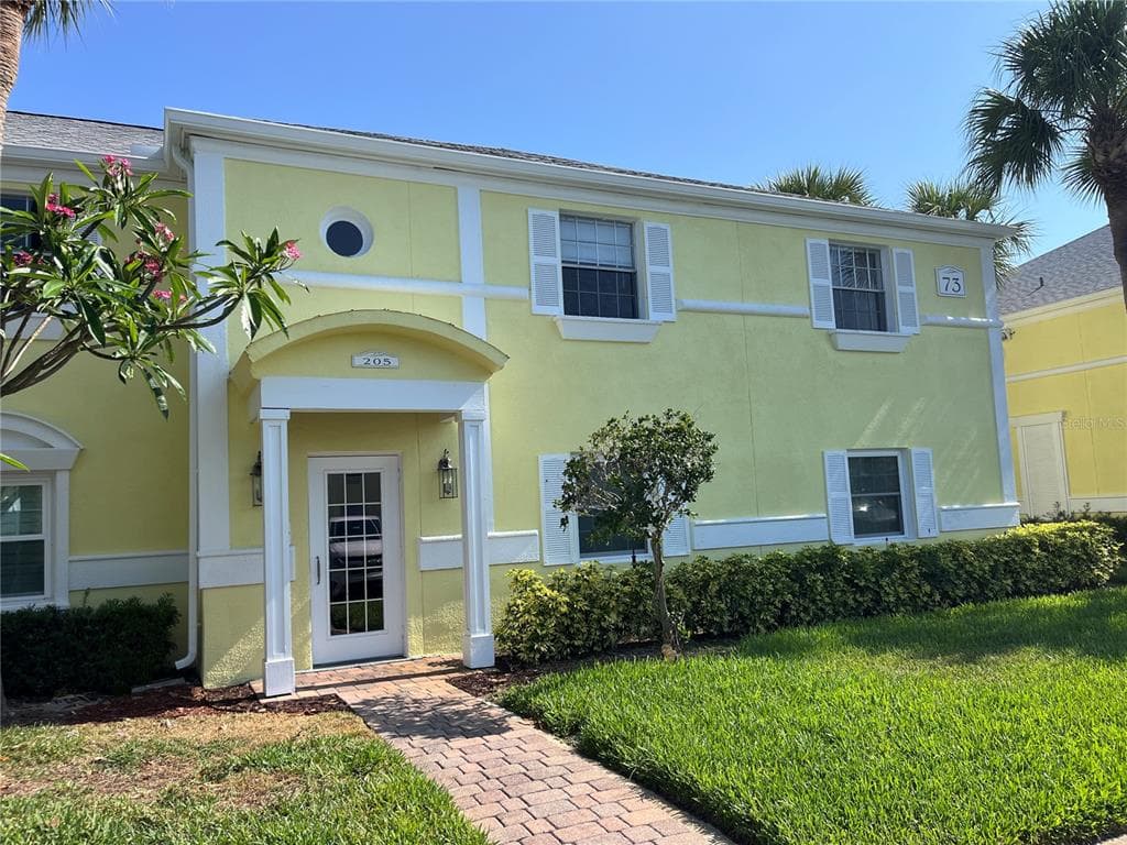 205 POMPANO DRIVE SE UNIT D ST PETERSBURG, FL 33705