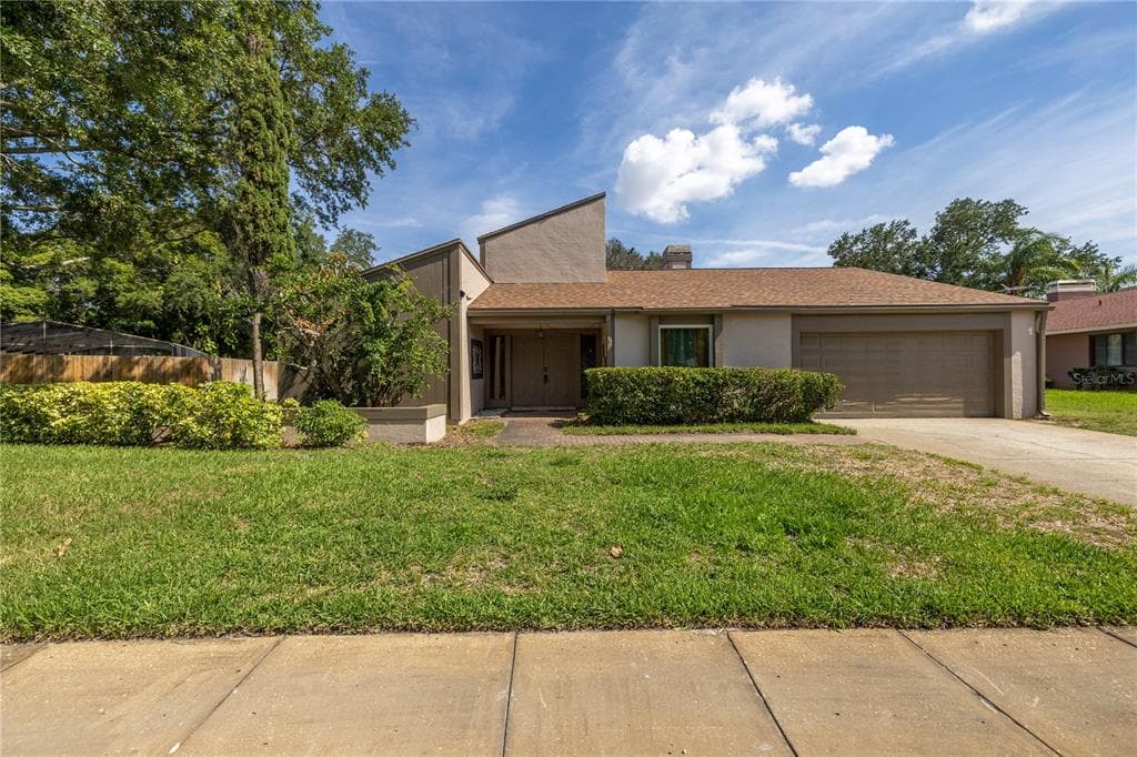 9616 HALYARD DRIVE LARGO, FL 33773