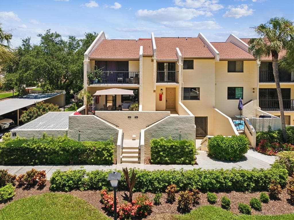 7550 SUNSHINE SKYWAY LANE S UNIT T44 ST PETERSBURG, FL 33711