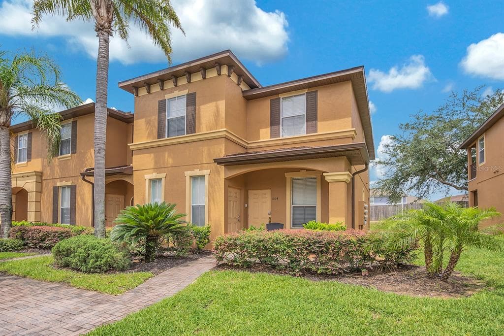 1104 CALABRIA AVENUE DAVENPORT, FL 33897