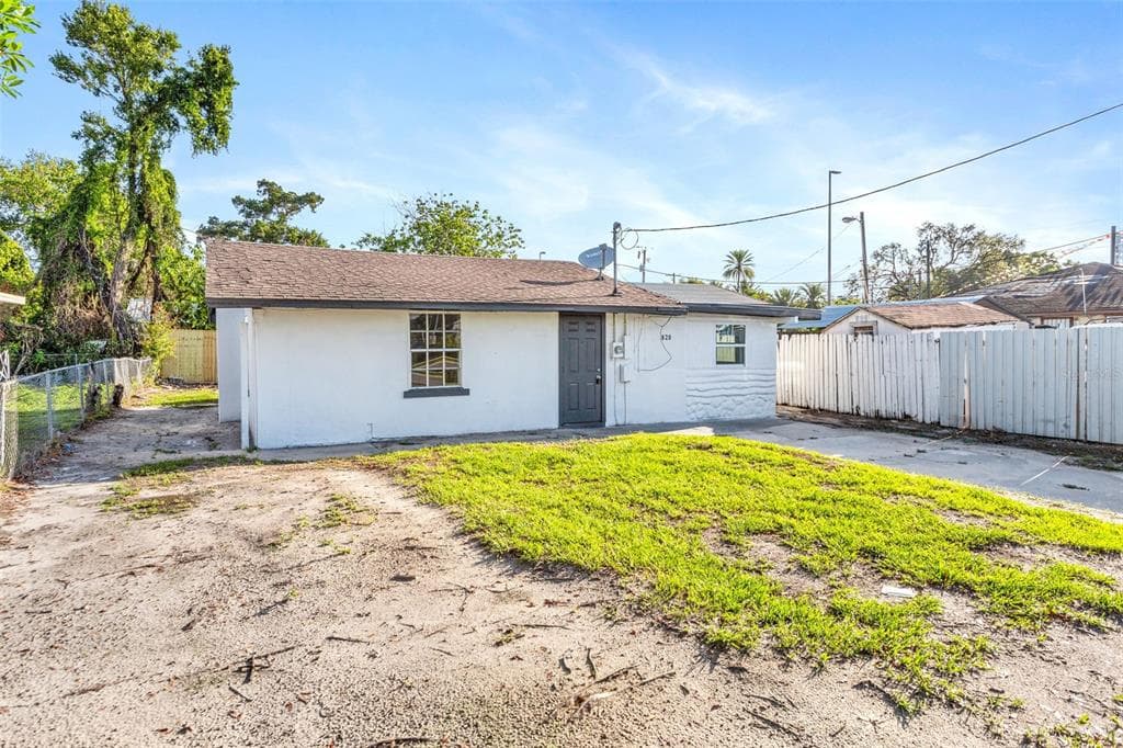 820 E 126TH AVENUE TAMPA, FL 33612