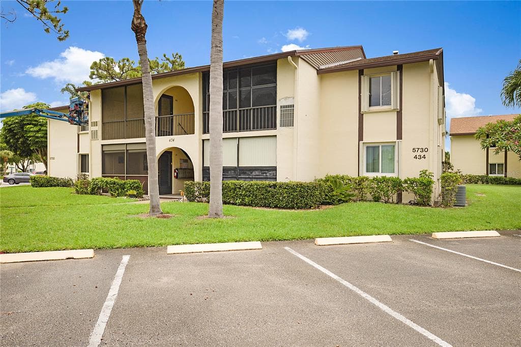 5730 PINE WOOD DRIVE UNIT D2 GREENACRES, FL 33463
