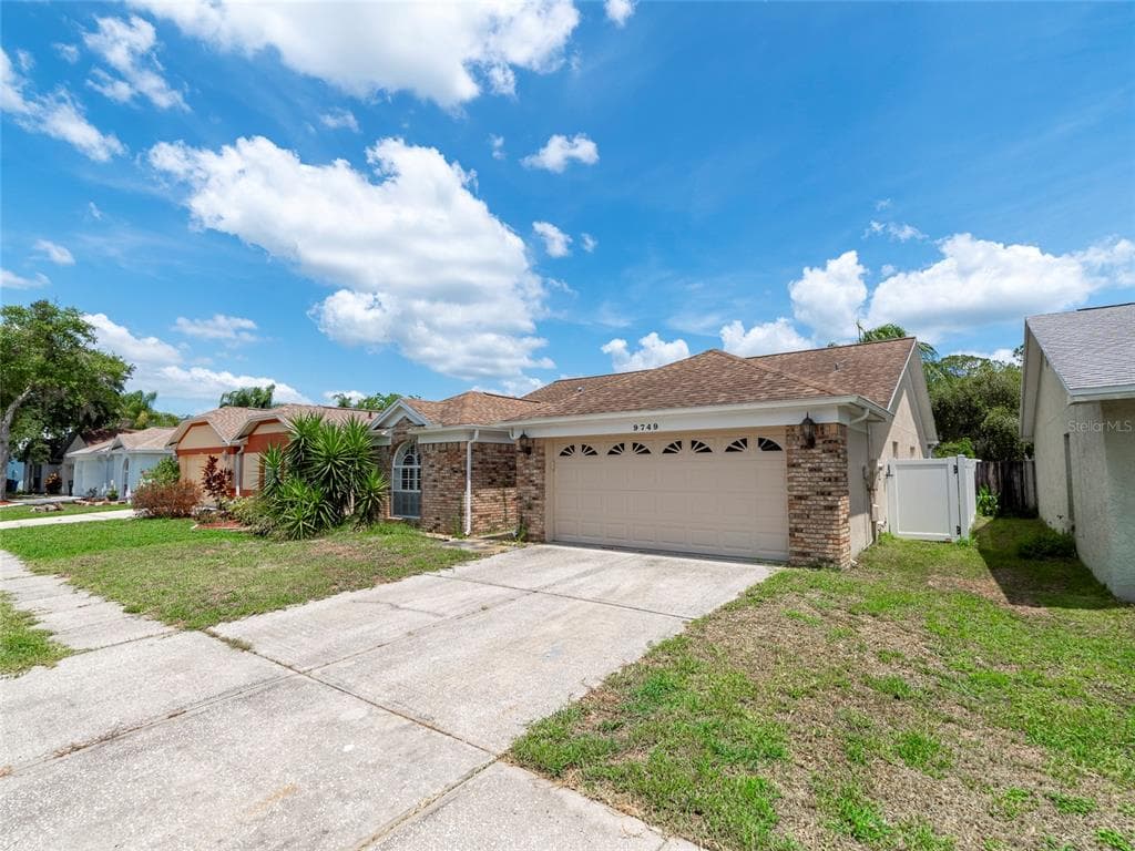9749 FOX HOLLOW ROAD TAMPA, FL 33647