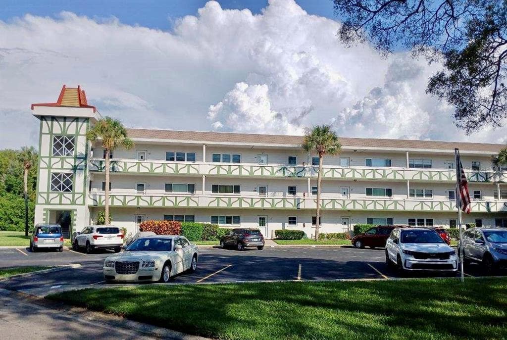 2471 SUMATRAN WAY UNIT 31 CLEARWATER, FL 33763