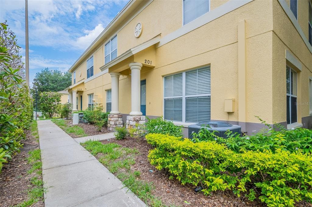 201 CASTLEKEEPER PLACE VALRICO, FL 33594