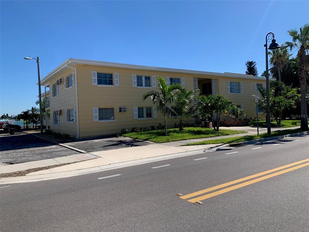 1605 PASS A GRILLE WAY UNIT 1 ST PETE BEACH, FL 33706
