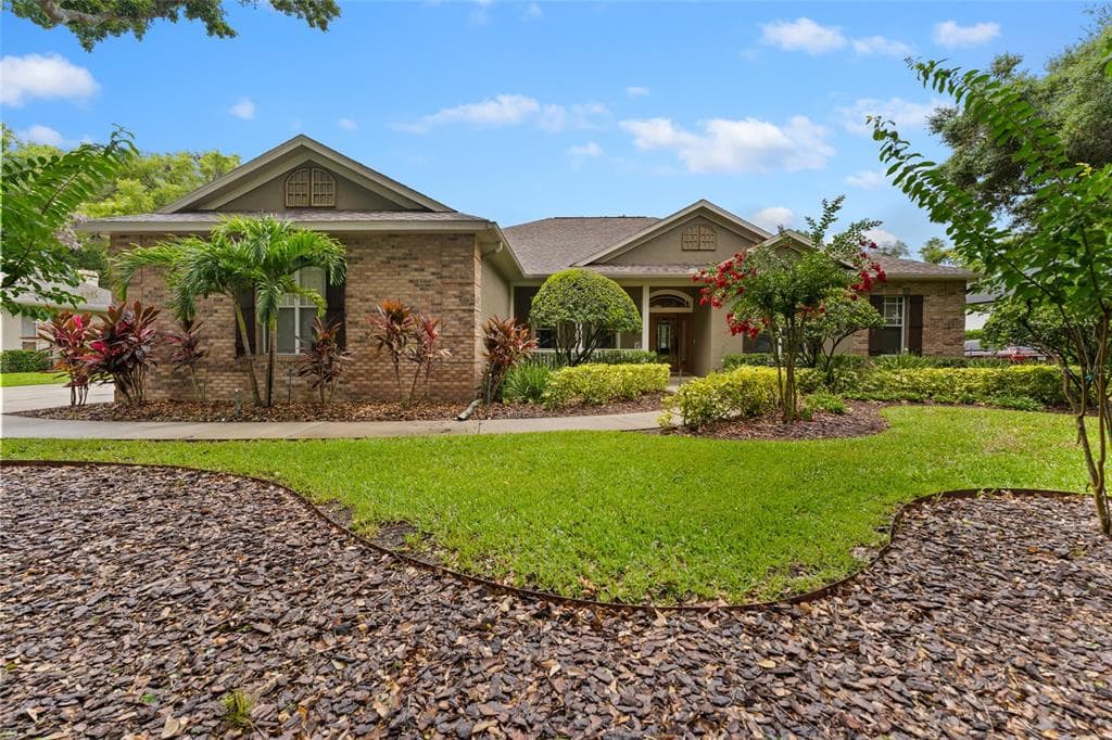 6107 KINGBIRD MANOR DRIVE LITHIA, FL 33547
