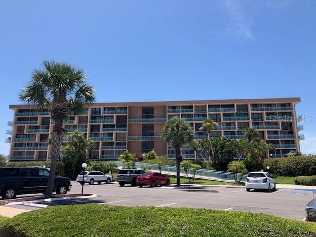 1 KEY CAPRI UNIT 104 W TREASURE ISLAND, FL 33706