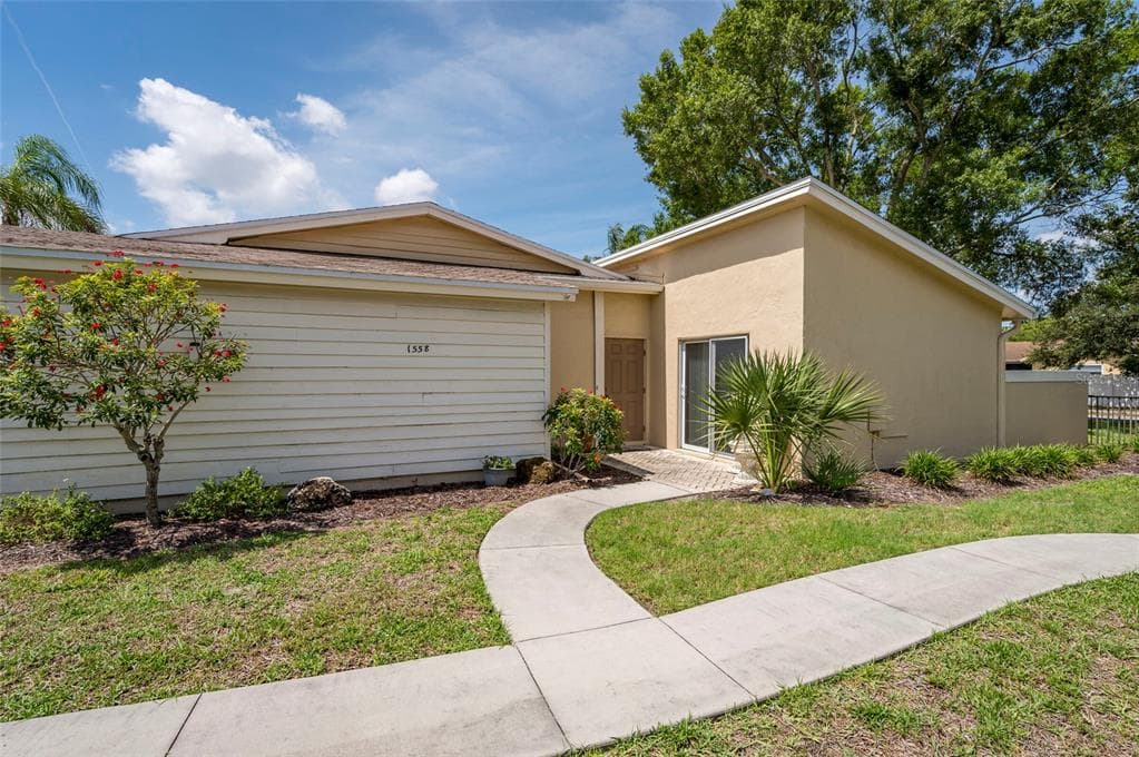 1558 GLEN COURT UNIT C DUNEDIN, FL 34698
