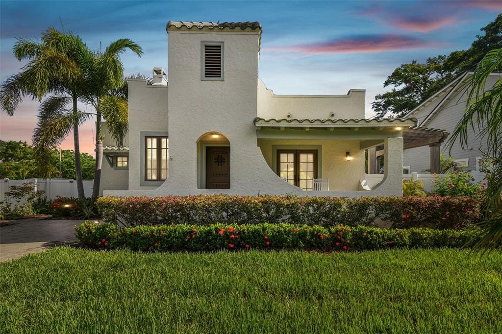 913 W WOODLAWN AVENUE TAMPA, FL 33603