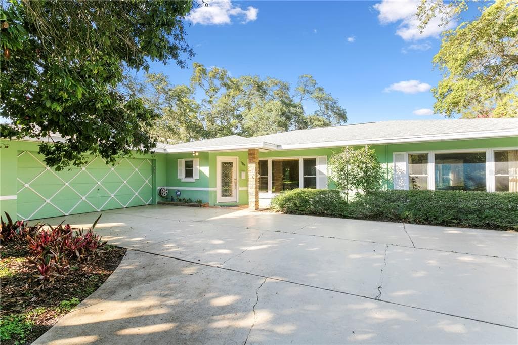 1515 SERPENTINE DRIVE S ST PETERSBURG, FL 33705