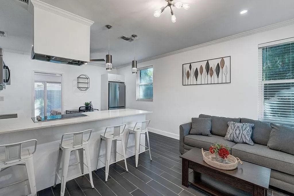 2608 W SWANN AVENUE UNIT E TAMPA, FL 33609