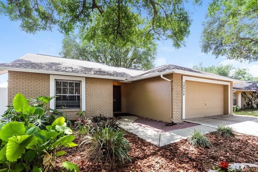 24904 SILVERSMITH DRIVE LUTZ, FL 33559