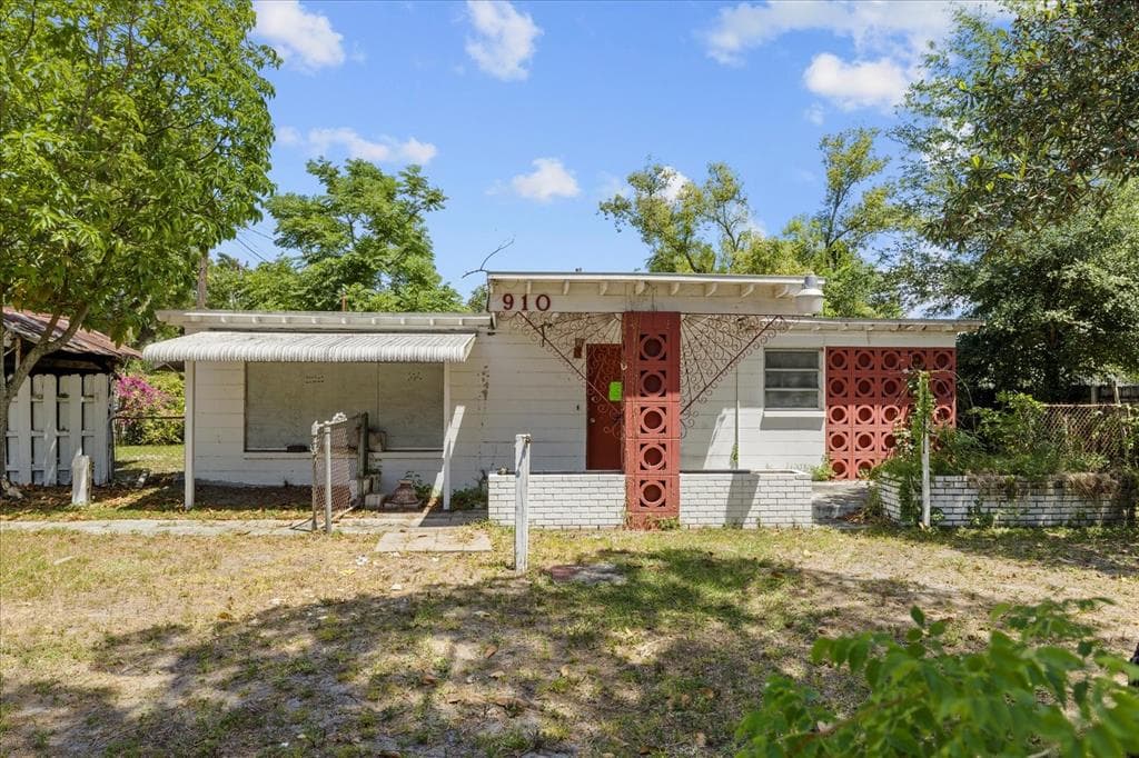 910 E OSBORNE AVENUE TAMPA, FL 33603