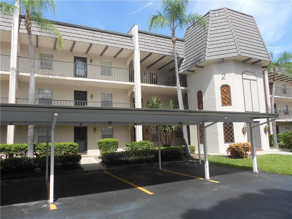 202 CORDOVA GREEN UNIT 202 SEMINOLE, FL 33777