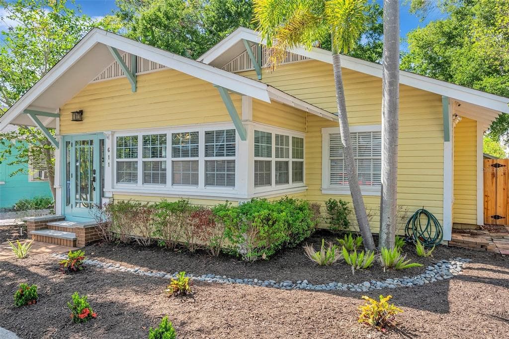 611 KIRKWOOD TERRACE N ST PETERSBURG, FL 33701