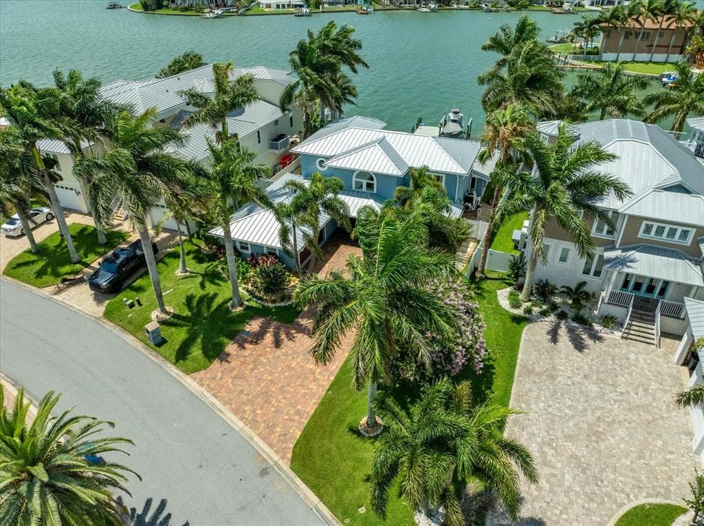 407 BATH CLUB BOULEVARD N NORTH REDINGTON BEACH, FL 33708