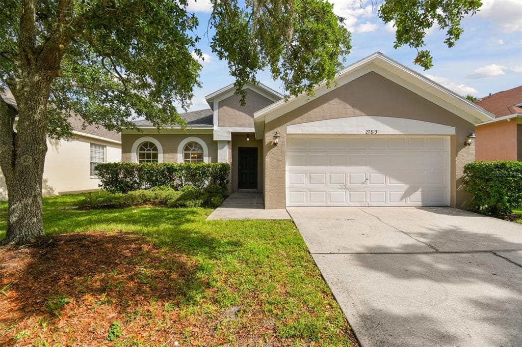 27813 SKY LAKE CIRCLE WESLEY CHAPEL, FL 33544