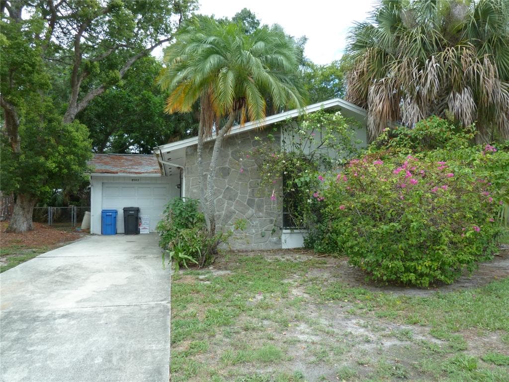 8302 N FLINTROCK COURT TAMPA, FL 33615
