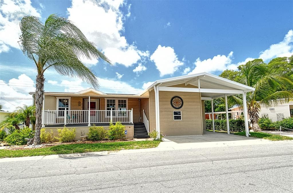 812 49TH AVENUE W BRADENTON, FL 34207