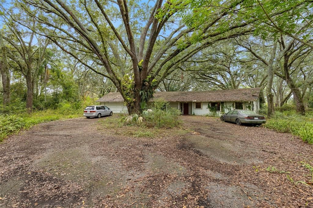 1016 CRYSTAL LAKE ROAD LUTZ, FL 33548