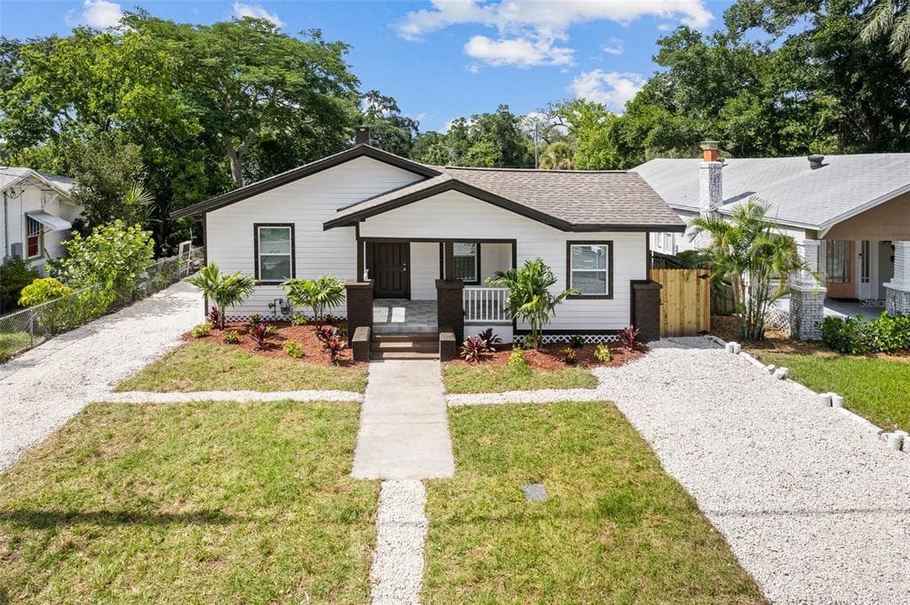 209 W HIAWATHA STREET TAMPA, FL 33604