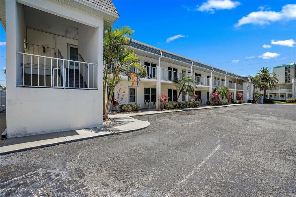 680 71ST AVENUE UNIT 11 ST PETE BEACH, FL 33706