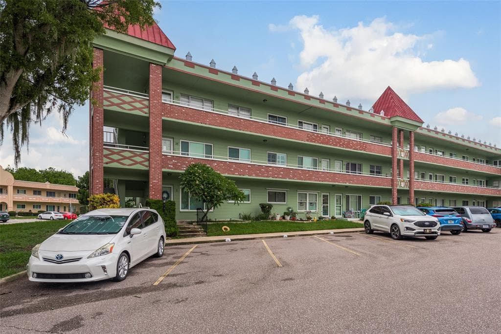 2358 ECUADORIAN WAY UNIT 52 CLEARWATER, FL 33763