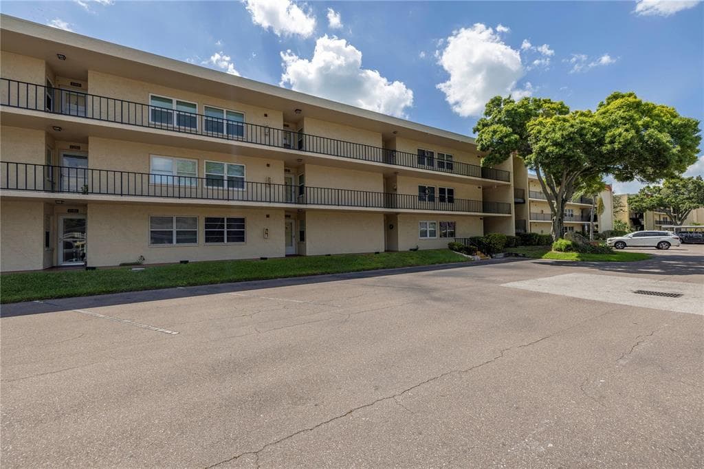12200 VONN ROAD UNIT 1205 LARGO, FL 33774