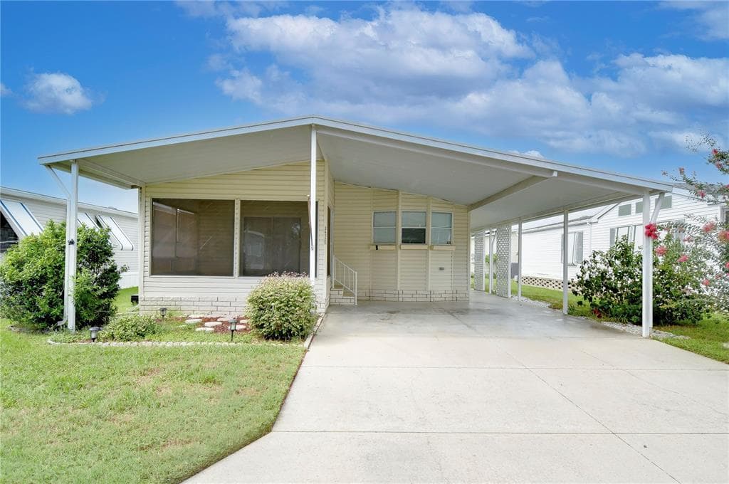 34125 ESTATES LANE WESLEY CHAPEL, FL 33543