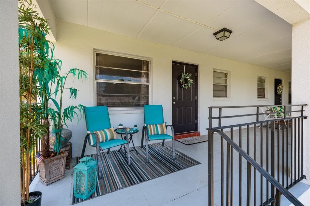 321 35TH AVENUE N UNIT D7 ST PETERSBURG, FL 33704