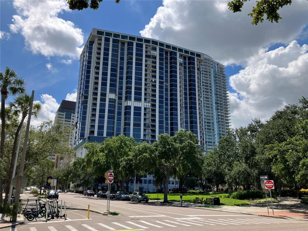 1 BEACH DRIVE SE UNIT 1510 ST PETERSBURG, FL 33701