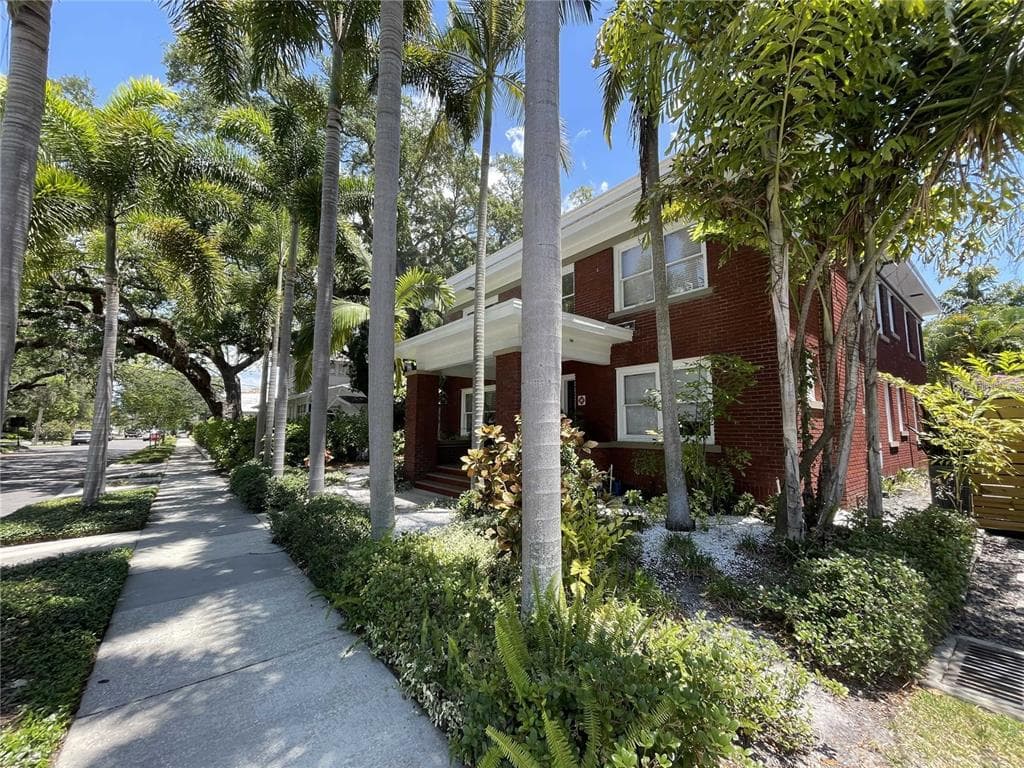 2000 W DEKLE AVENUE UNIT 4 TAMPA, FL 33606