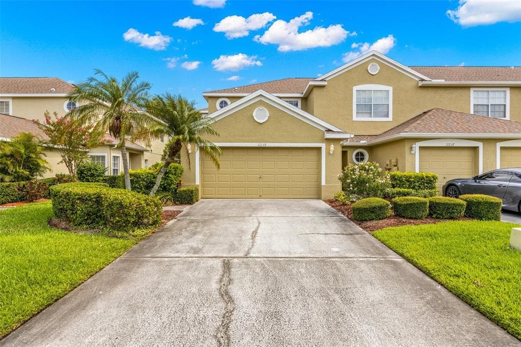 11239 KAPOK GRAND CIRCLE ST PETERSBURG, FL 33708