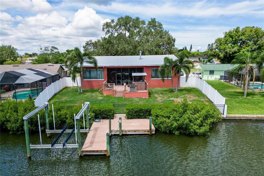 429 FLAMINGO DRIVE APOLLO BEACH, FL 33572