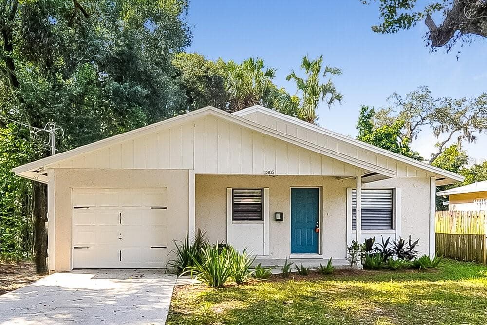 1305 E ELLICOTT STREET TAMPA, FL 33603