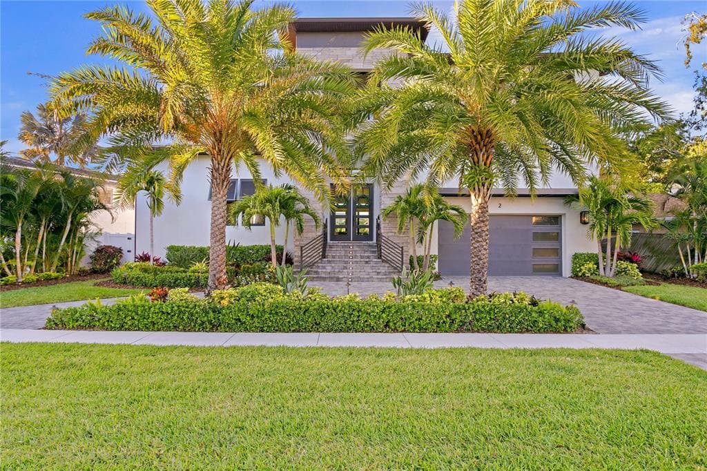 2 BAHAMA CIRCLE TAMPA, FL 33606