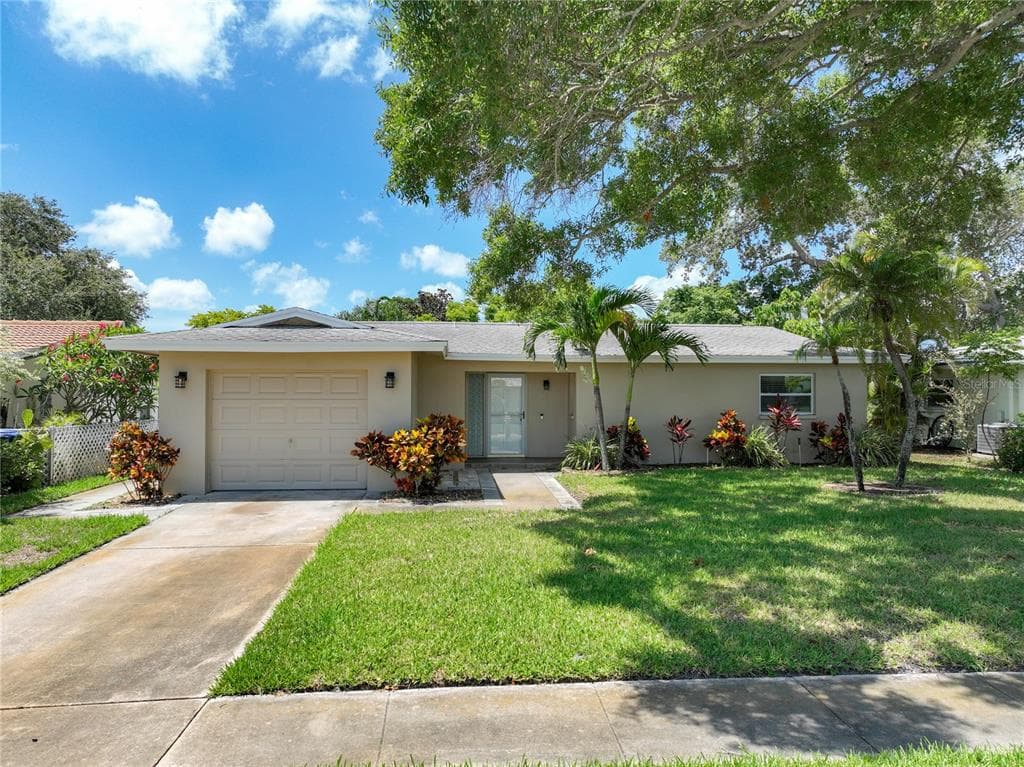 13668 IMPERIAL GROVE LARGO, FL 33774