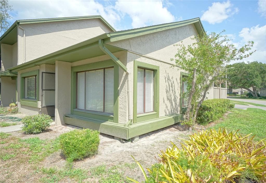 7802 AMBERLEA COURT TEMPLE TERRACE, FL 33637