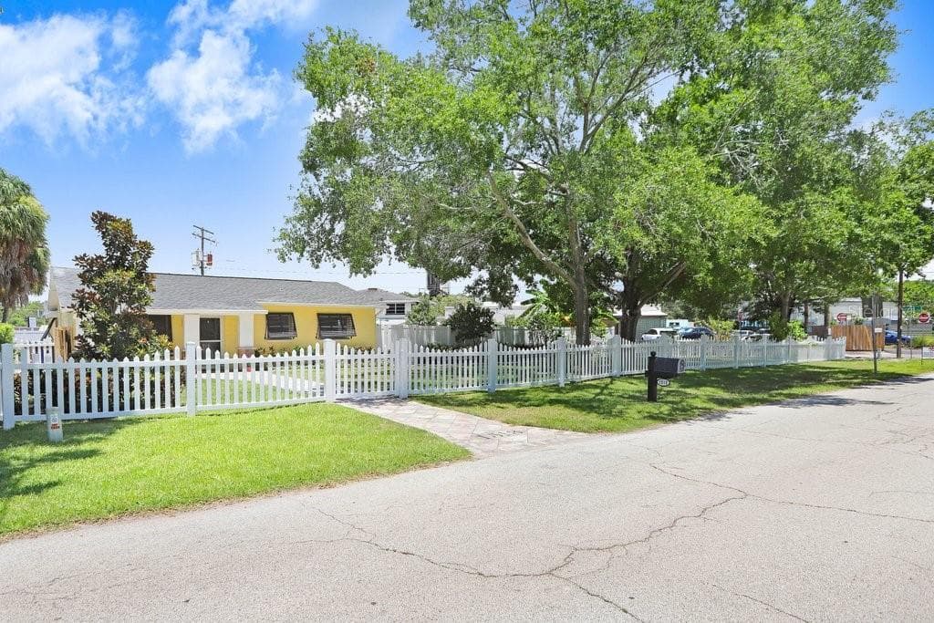 1513 S GRADY AVENUE TAMPA, FL 33629