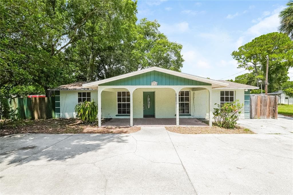 7002 W CREEK DRIVE TAMPA, FL 33615