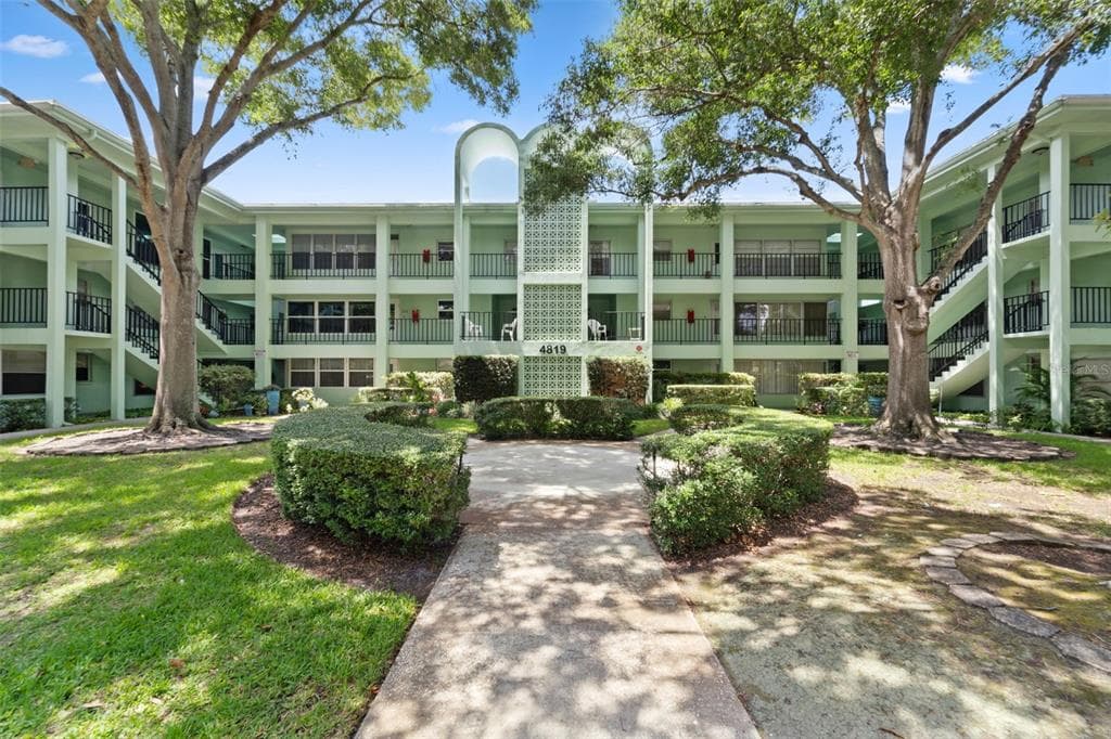 4819 8TH AVENUE N UNIT 201 ST PETERSBURG, FL 33713
