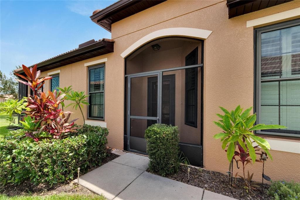 5660 SUNSET FALLS DRIVE APOLLO BEACH, FL 33572