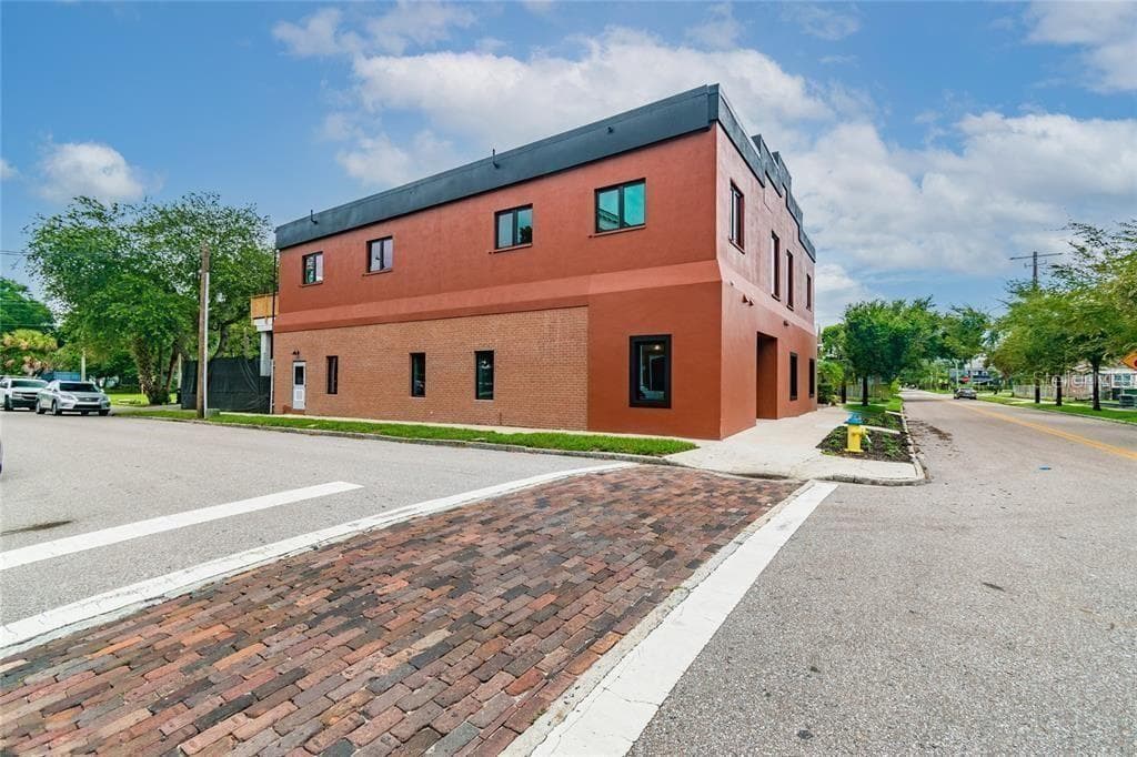 2015 N CENTRAL AVENUE UNIT 204 TAMPA, FL 33602