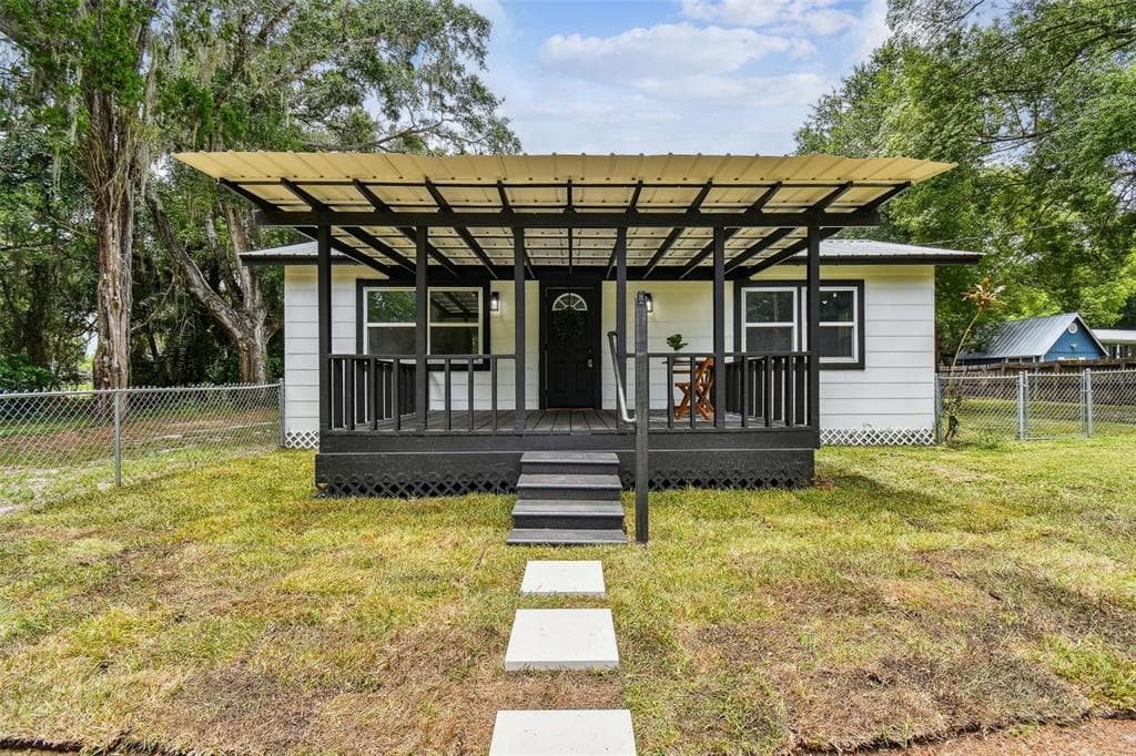 1910 W KNIGHTS GRIFFIN ROAD