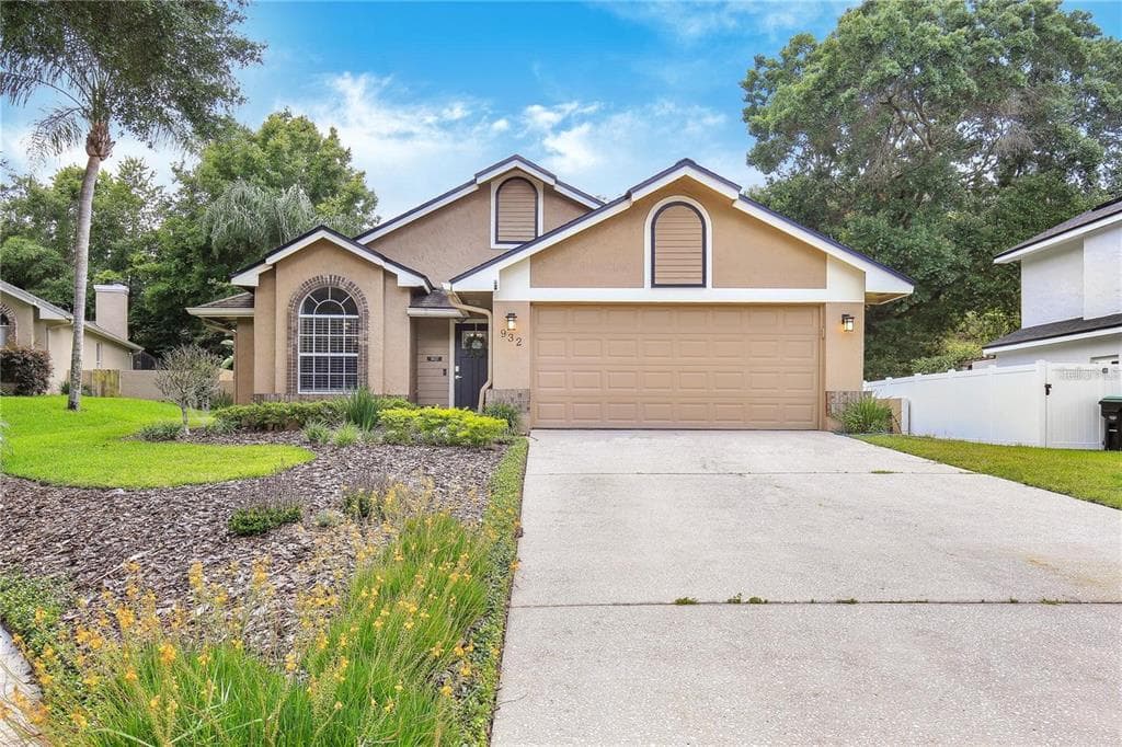 932 SUMMER LAKES DRIVE ORLANDO, FL 32835