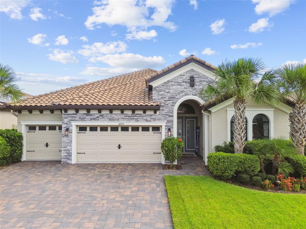 21733 PRISTINE LAKE BOULEVARD LAND O LAKES, FL 34637